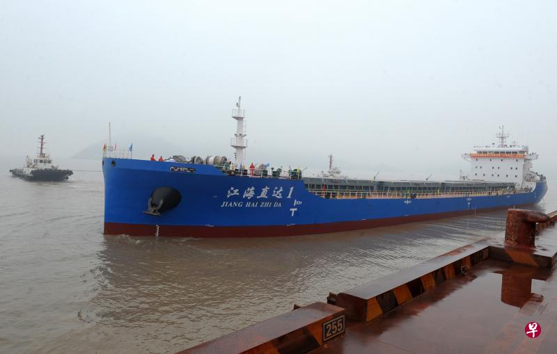 “江海直达1”货轮是中国首艘自行创建标准、自行设计与建造的江海直达船。(新华社) “江海直达1”货轮是中国首艘自行创建标准、自行设计与建造的江海直达船。(新华社)