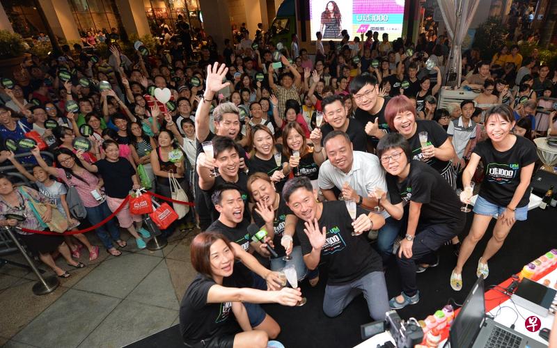 电台UFM100.3举办的“U选1000”户外终极倒数活动,去年在白沙浮商业城(Bugis Junction)的户外中央广场举行。(档案照) 电台UFM100.3举办的“U选1000”户外终极倒数活动,去年在白沙浮商业城(Bugis Junction)的户外中央广场举行。(档案照)