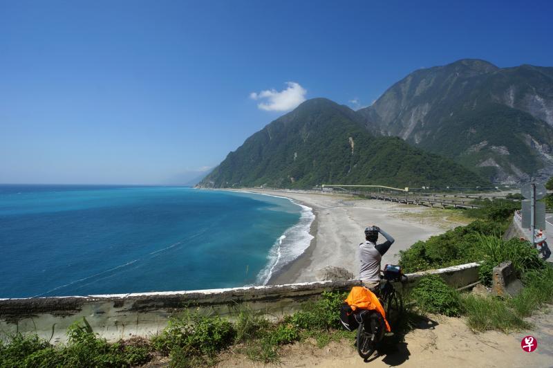 邱继学和“摄骑狂”车队成员花了20天骑遍台湾。 邱继学和“摄骑狂”车队成员花了20天骑遍台湾。
