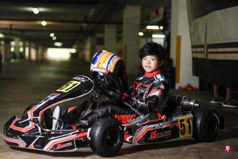 何宗宪将在今天的比赛中最后一次驾驶Mini组别卡丁车出战。因为身高长得太快,何宗宪将提前参加少年组比赛。(梁伟康摄) 何宗宪将在今天的比赛中最后一次驾驶Mini组别卡丁车出战。因为身高长得太快,何宗宪将提前参加少年组比赛。(梁伟康摄)