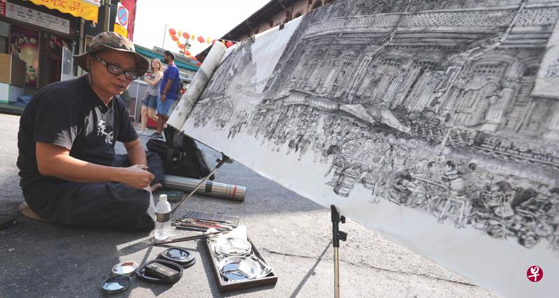 自称“过动儿”的邓汝能却能在烈日下席地画上好几个小时。(陈可扬摄) 自称“过动儿”的邓汝能却能在烈日下席地画上好几个小时。(陈可扬摄)