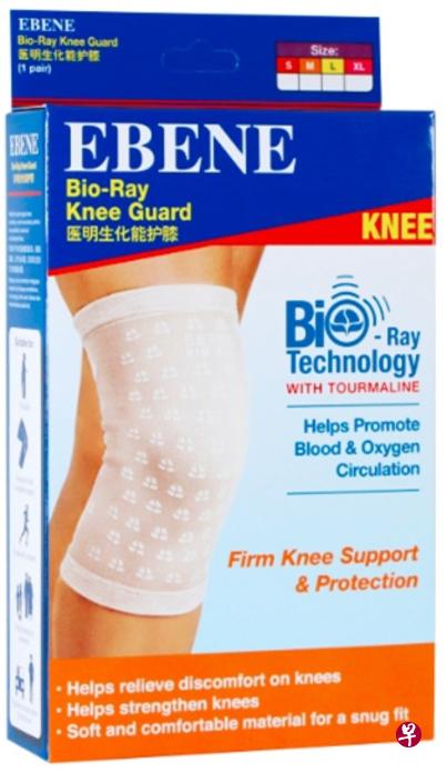 医明生化能添加托玛琳护膝(左)和脚底按摩保暖袜。 医明生化能添加托玛琳护膝(左)和脚底按摩保暖袜。