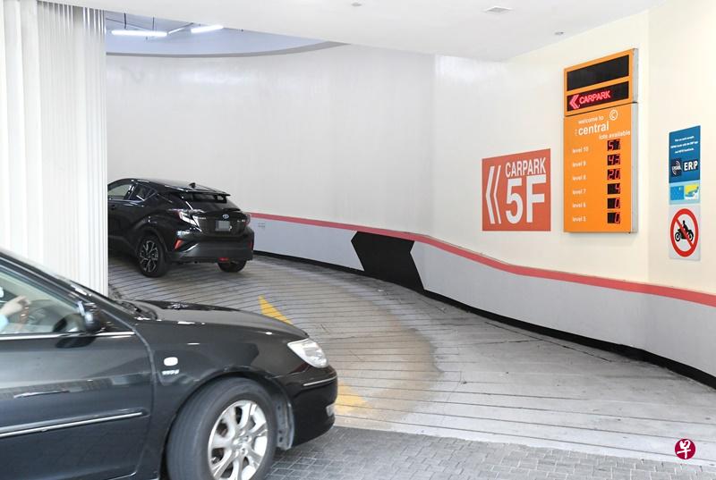 中央城停车场坡道被指太陡峭。(蔡振鸿 摄) 中央城停车场坡道被指太陡峭。(蔡振鸿 摄)