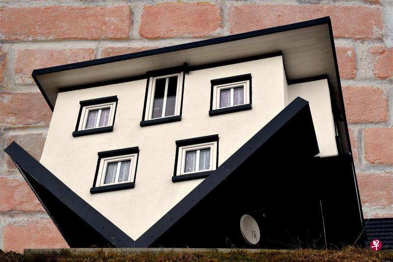 本地曾出现一起家庭悲剧,44岁独生女患癌后性情大变,暴打八旬老父,被判坐牢4周。(示意图) 本地曾出现一起家庭悲剧,44岁独生女患癌后性情大变,暴打八旬老父,被判坐牢4周。(示意图)