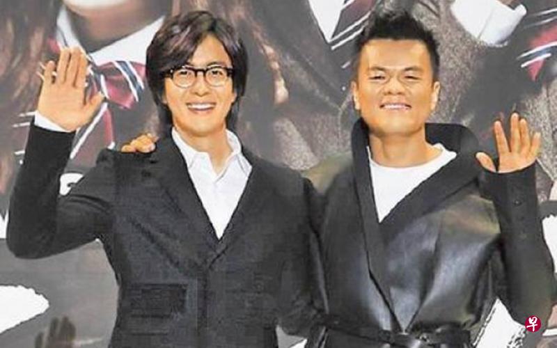 裴勇俊(左)、朴轸永是多年好友。(互联网) 裴勇俊(左)、朴轸永是多年好友。(互联网)