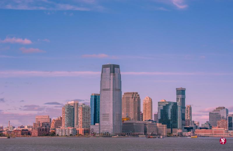 早安,纽约!曼哈顿天际线是纽约著名的风景之一。 早安,纽约!曼哈顿天际线是纽约著名的风景之一。