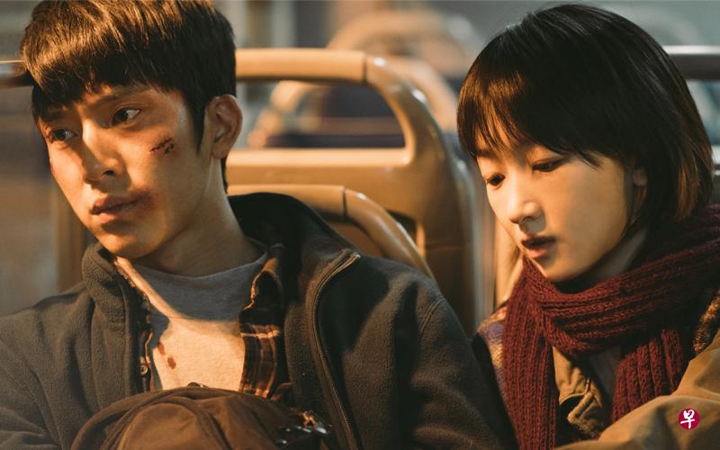 井柏然(左)和周冬雨诠释最终分手的难忘恋曲。(互联网) 井柏然(左)和周冬雨诠释最终分手的难忘恋曲。(互联网)