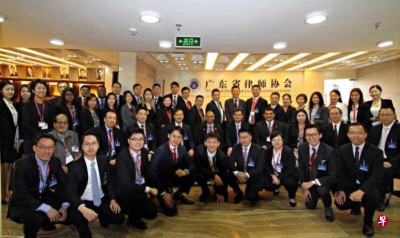 新加坡律师考察团,拜访广东省律师协会,与广州律师建立联系。(新加坡律师公会提供) 新加坡律师考察团,拜访广东省律师协会,与广州律师建立联系。(新加坡律师公会提供)