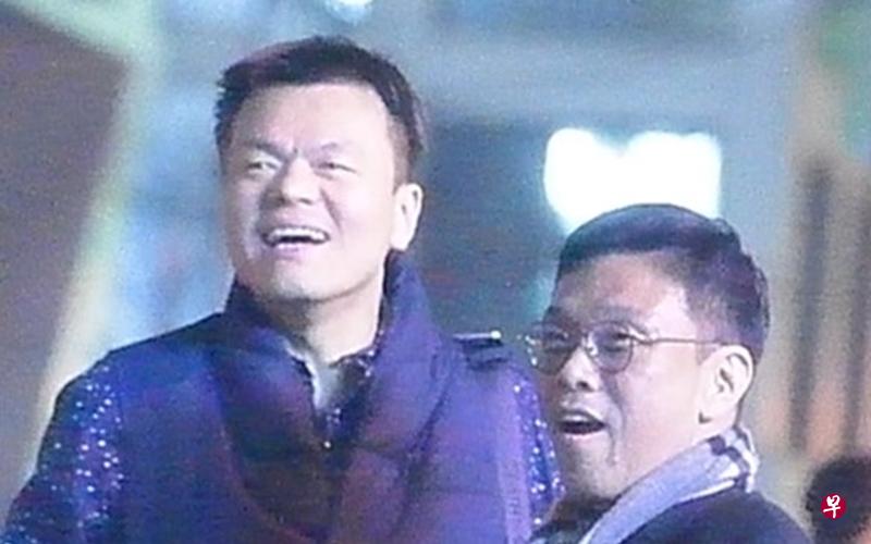 朴轸永(左)与改新教救援派核心人物有说有笑。(互联网) 朴轸永(左)与改新教救援派核心人物有说有笑。(互联网)