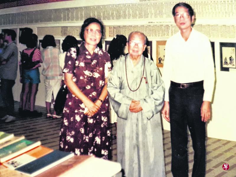 “丰子恺先生遗作书画展”上法师与丰子恺女儿丰一吟合影。(作者提供) “丰子恺先生遗作书画展”上法师与丰子恺女儿丰一吟合影。(作者提供)