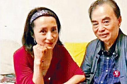 汤灿(左)近照曝光,容颜倍显憔悴。(互联网) 汤灿(左)近照曝光,容颜倍显憔悴。(互联网)