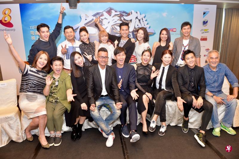 众演员出席本地电视剧《大英雄》记者会。《大英雄》从去年底播到今年初,凭着后段高潮戏较高的收视拿下第一名。(档案照) 众演员出席本地电视剧《大英雄》记者会。《大英雄》从去年底播到今年初,凭着后段高潮戏较高的收视拿下第一名。(档案照)