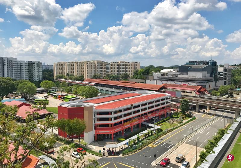 受裕廊区域线工程影响而被征用的土地包括蔡厝港4道第303座的多层停车场和设于底层的商业单位。（何炳耀摄）