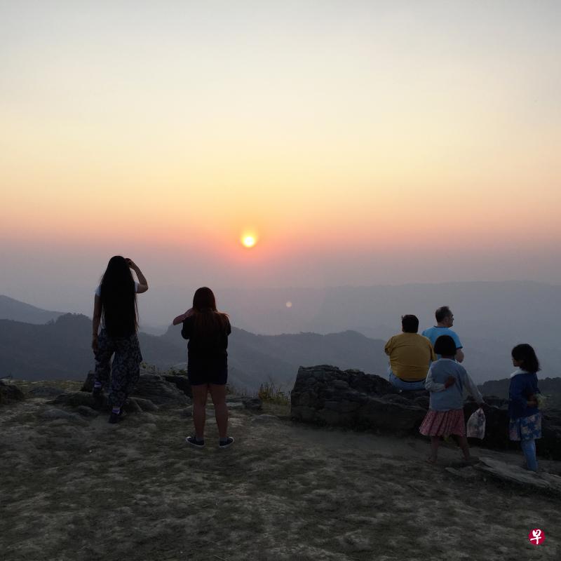 在Doi Pha Tang观赏日落的经验令人难忘。 在Doi Pha Tang观赏日落的经验令人难忘。