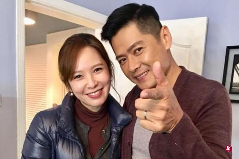 李南星(右)与天心合拍《妈,我没时间》网络电影在上海取景。 李南星(右)与天心合拍《妈,我没时间》网络电影在上海取景。