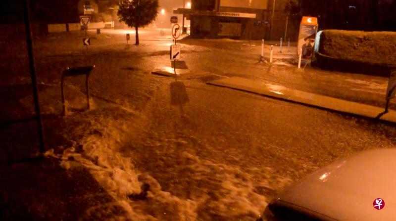 澳洲塔斯马尼亚州首府霍巴特一夜之间洪水泛滥,上万户家庭断电。(路透社) 澳洲塔斯马尼亚州首府霍巴特一夜之间洪水泛滥,上万户家庭断电。(路透社)