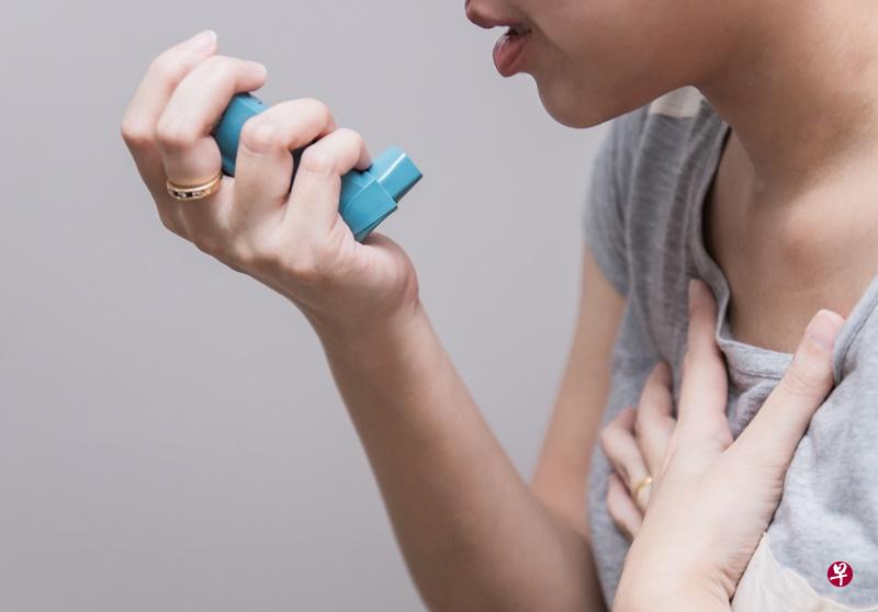 哮喘患者应确保使用吸入器的方式正确。(iStock) 哮喘患者应确保使用吸入器的方式正确。(iStock)