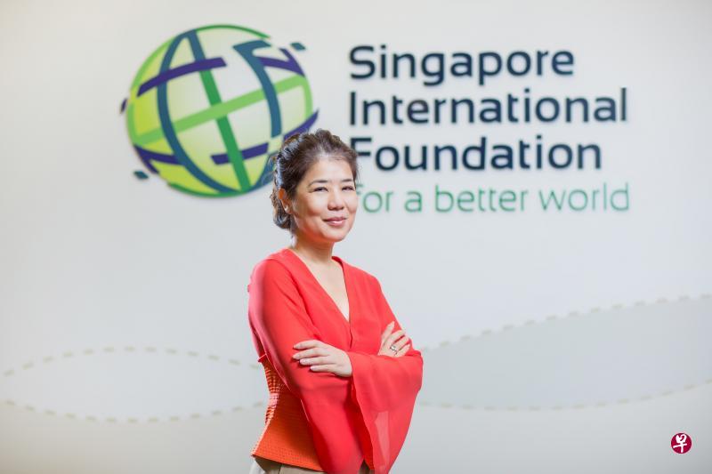 新加坡国际基金会执行理事长陈丽娟:许多到国外参与计划的国人告诉我,他们在「施」的同时,也是「受」的一方。(新加坡国际基金会提供) 新加坡国际基金会执行理事长陈丽娟:许多到国外参与计划的国人告诉我,他们在「施」的同时,也是「受」的一方。(新加坡国际基金会提供)
