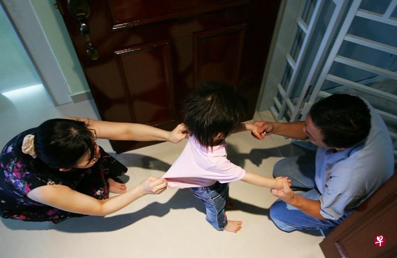 夫妻闹离婚争孩子抚养权,家暴妻最终争取失败。(示意照) 夫妻闹离婚争孩子抚养权,家暴妻最终争取失败。(示意照)