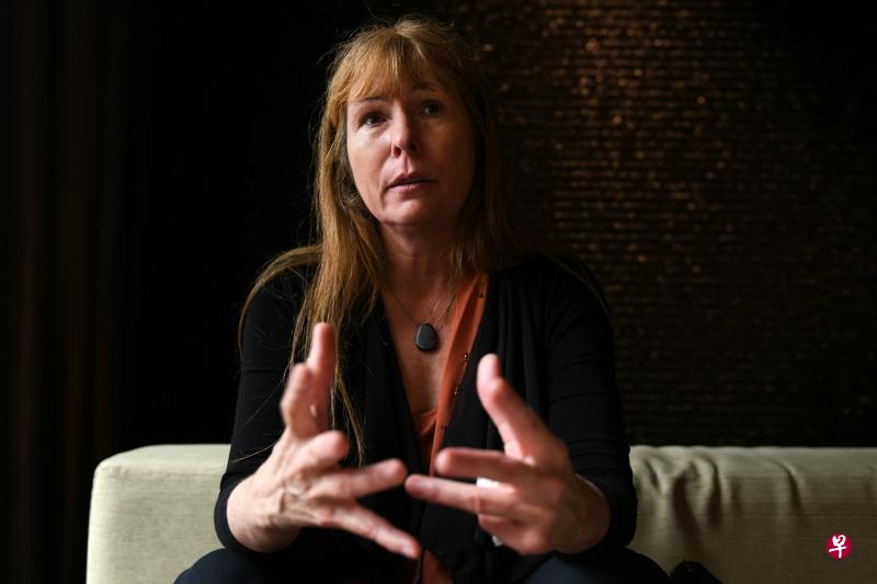 克莱尔又爆料,质疑有人在一马公司弊案中涉嫌盗用公积金的资金。(法新社) 克莱尔又爆料,质疑有人在一马公司弊案中涉嫌盗用公积金的资金。(法新社)