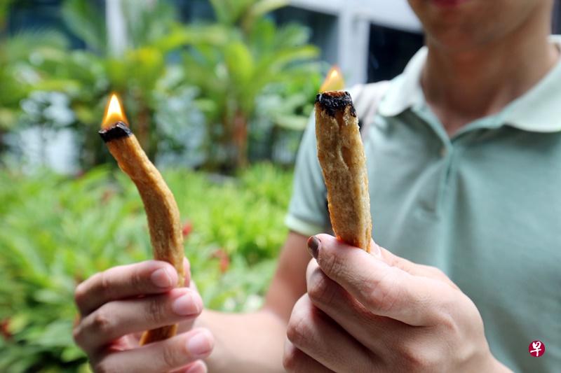 易燃的炸鱼饼。(邬福樑 摄) 易燃的炸鱼饼。(邬福樑 摄)