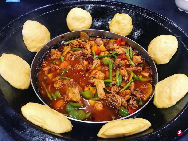 柴火鸡的制作方法吸取了川菜及川味火锅的特点。(餐馆提供) 柴火鸡的制作方法吸取了川菜及川味火锅的特点。(餐馆提供)