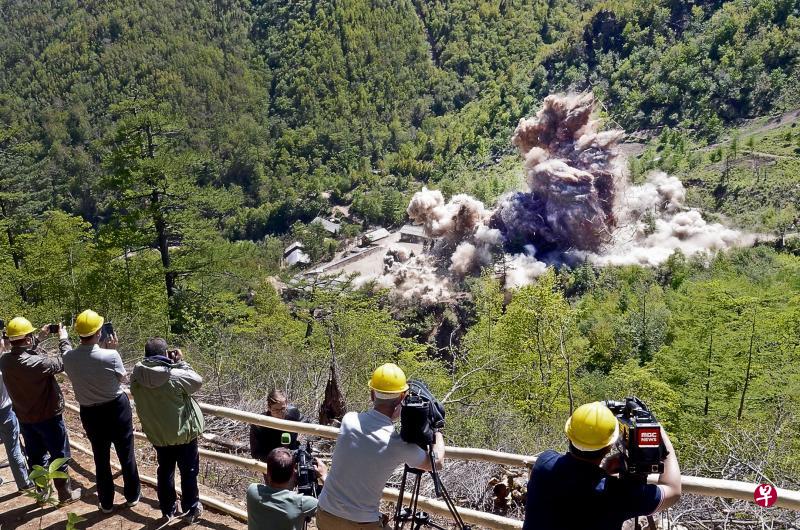 朝鲜官方通讯社昨天发出照片,显示24日在东北部丰溪里核试验场举行的“废核仪式”。在受邀外国记者的见证下,朝方炸毁了过去用以进行核试验的设施。几个小时后,特朗普突然宣布取消与金正恩即将举行的会晤。(法新社) 朝鲜官方通讯社昨天发出照片,显示24日在东北部丰溪里核试验场举行的“废核仪式”。在受邀外国记者的见证下,朝方炸毁了过去用以进行核试验的设施。几个小时后,特朗普突然宣布取消与金正恩即将举行的会晤。(法新社)