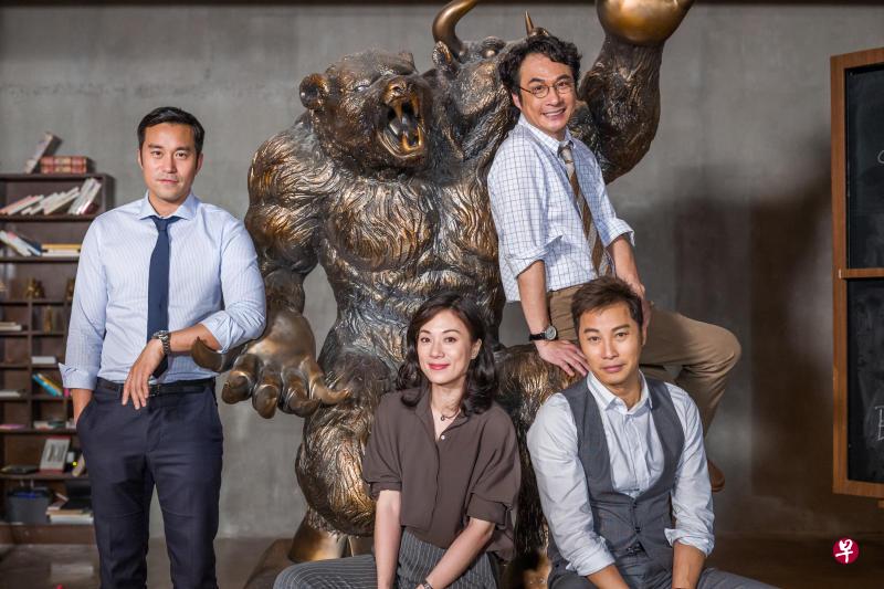 《东方华尔街》演员阵容强大,除了张孝全和吴镇宇,也有谭耀文(右一)和张可颐(右二)。(图:网络) 《东方华尔街》演员阵容强大,除了张孝全和吴镇宇,也有谭耀文(右一)和张可颐(右二)。(图:网络)