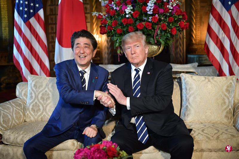 安倍上个月刚刚访问过美国,与特朗普商议了朝核问题和日本人质问题。(法新社) 安倍上个月刚刚访问过美国,与特朗普商议了朝核问题和日本人质问题。(法新社)