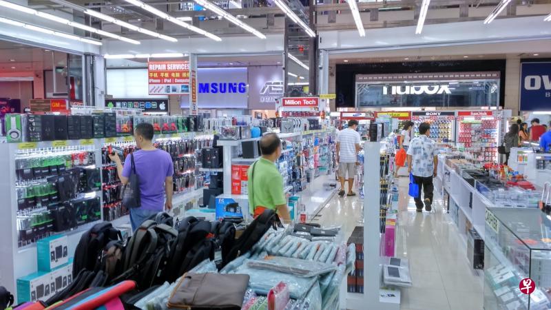 森林广场多家商户推出特卖商品,折扣高达70%。 森林广场多家商户推出特卖商品,折扣高达70%。
