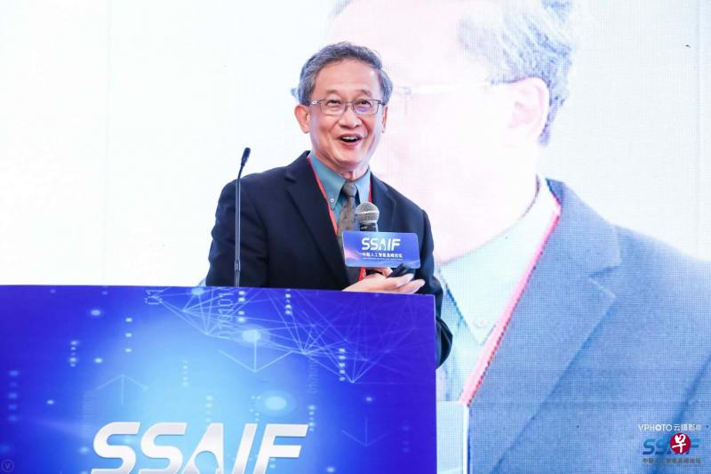 新加坡理工大学副校长罗汉中指出,人工智能浪潮下,必须为下一代做好面对科技颠覆的准备。(新加坡南京生态科技岛提供) 新加坡理工大学副校长罗汉中指出,人工智能浪潮下,必须为下一代做好面对科技颠覆的准备。(新加坡南京生态科技岛提供)