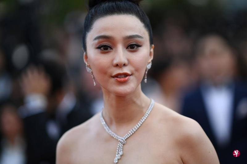 崔永元前晚称,其曝光的“四天6000万”阴阳合同并非指范冰冰,而是另有其人,并表示道歉。(法新社) 崔永元前晚称,其曝光的“四天6000万”阴阳合同并非指范冰冰,而是另有其人,并表示道歉。(法新社)