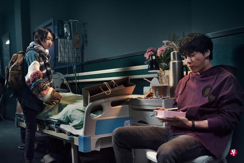 周冬雨(左)与李易峰在《动物世界》中再演情侣。(图片:网络) 周冬雨(左)与李易峰在《动物世界》中再演情侣。(图片:网络)