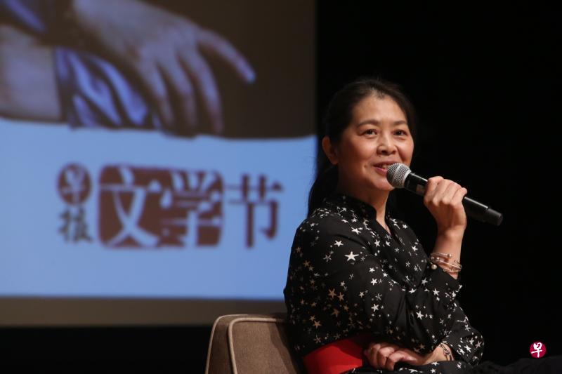 中国作家迟子建在早报文学节发表专题演讲。(陈福洲摄) 中国作家迟子建在早报文学节发表专题演讲。(陈福洲摄)