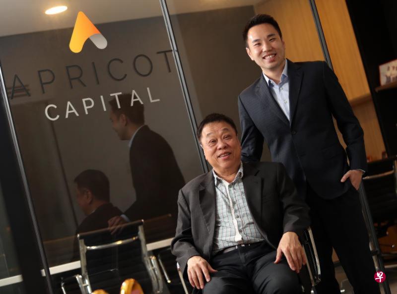 张竣翔(右):投资一家公司也就是在投资「人」,公司领导的人品、素质、才能和经验都很重要,我们和新合作伙伴的价值观和经营策略接近,做起事来会有默契、一讲就通。(左为张骐牧)(陈来福摄) 张竣翔(右):投资一家公司也就是在投资「人」,公司领导的人品、素质、才能和经验都很重要,我们和新合作伙伴的价值观和经营策略接近,做起事来会有默契、一讲就通。(左为张骐牧)(陈来福摄)