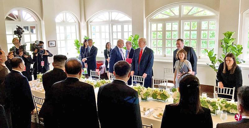 美朝51人共进午餐。(海峡时报) 美朝51人共进午餐。(海峡时报)