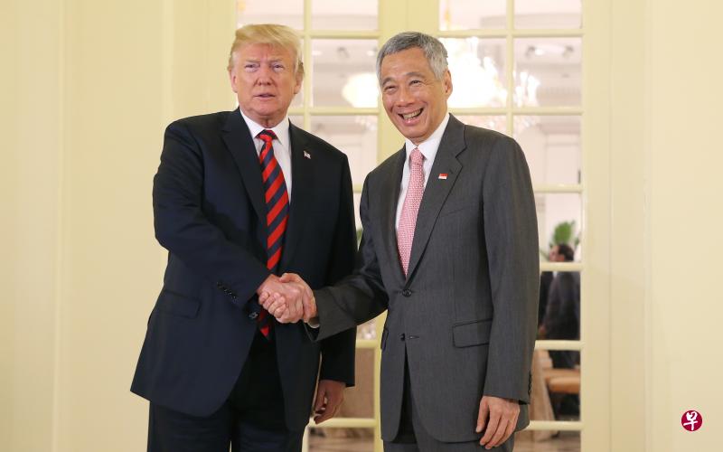 李显龙总理和美国总统特朗普昨天中午在总统府举行双边会谈,特朗普也确定11月再度造访狮城进行国事访问。(叶振忠摄) 李显龙总理和美国总统特朗普昨天中午在总统府举行双边会谈,特朗普也确定11月再度造访狮城进行国事访问。(叶振忠摄)