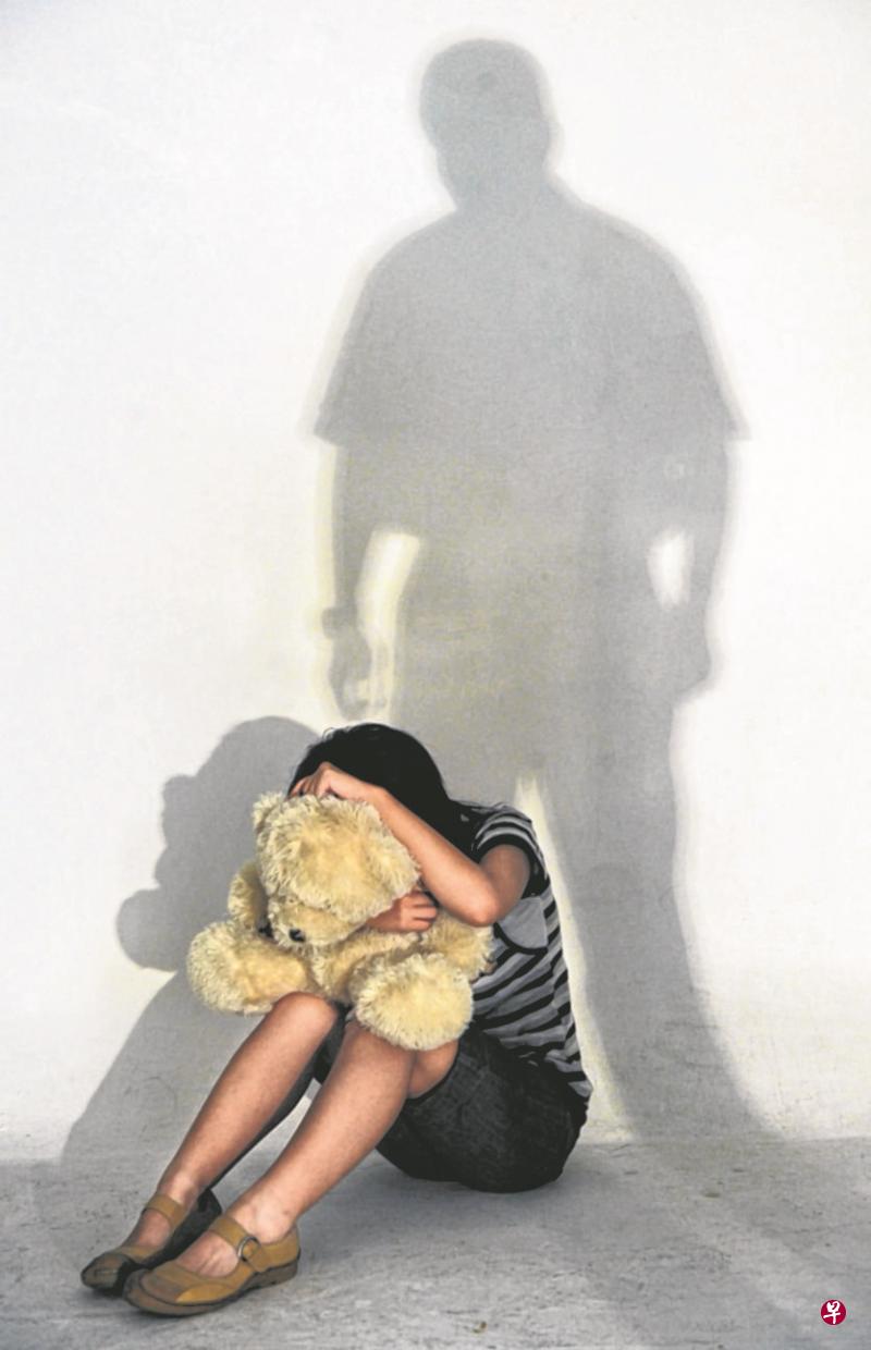 5岁女童在成长岁月中,多次被生亲非礼,长大后毅然到警局揭发其兽行。(档案示范照) 5岁女童在成长岁月中,多次被生亲非礼,长大后毅然到警局揭发其兽行。(档案示范照)
