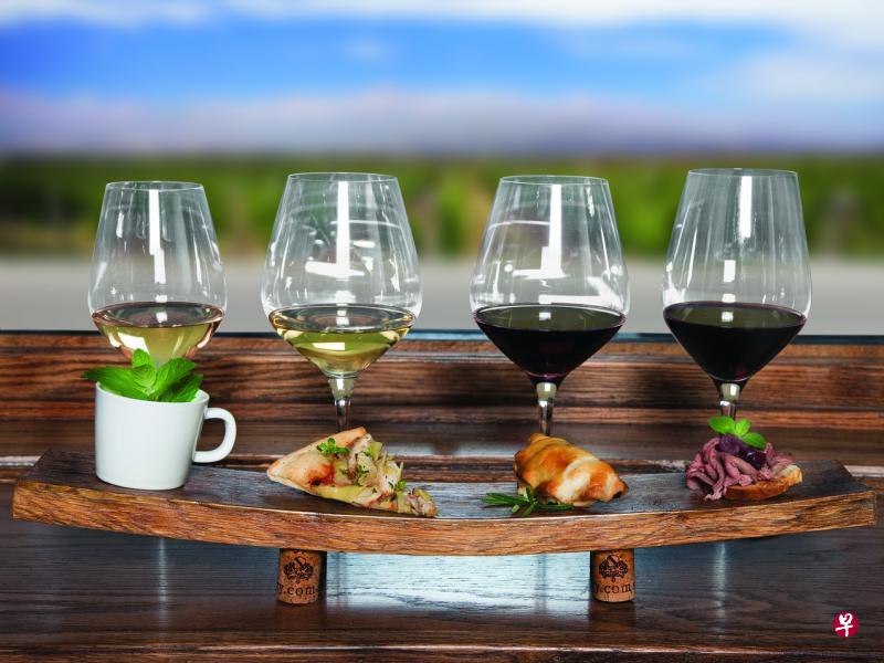 餐酒搭配的基本原则是尽量使葡萄酒和食物平衡或者互补,让各自的优点得到加强。(Andreaksr提供) 餐酒搭配的基本原则是尽量使葡萄酒和食物平衡或者互补,让各自的优点得到加强。(Andreaksr提供)