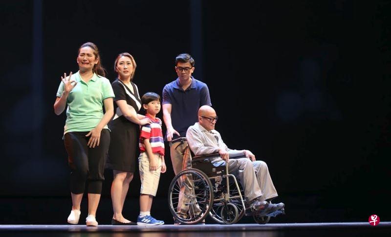 罗美玲(左一)演印佣,跟小主人(中)及阿公(右一)戏外培养好感情。(RWS提供) 罗美玲(左一)演印佣,跟小主人(中)及阿公(右一)戏外培养好感情。(RWS提供)