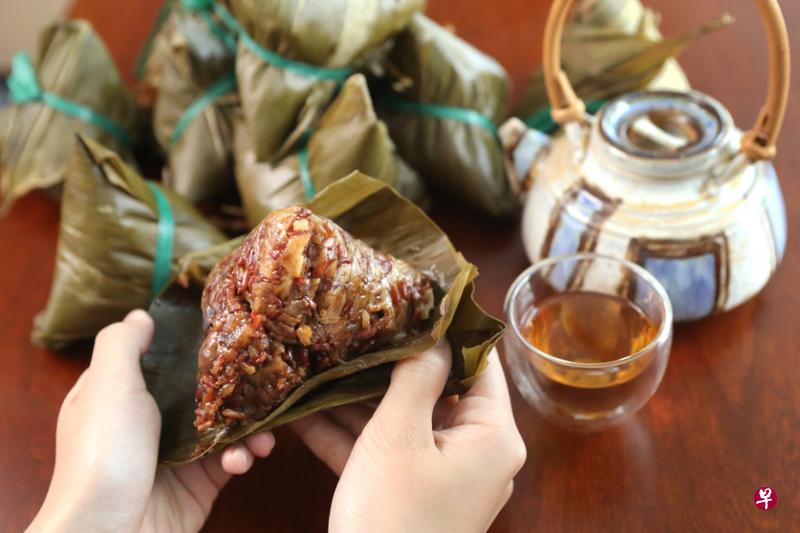 患有心血管病、胃肠道病和糖尿病的人不宜多吃粽子。(档案照) 患有心血管病、胃肠道病和糖尿病的人不宜多吃粽子。(档案照)