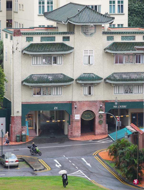 已故工程师谢青山生前称,杨伟宝违背信任和受托责任,拿走他至少119万元的存款,以及分权拥有的翠玉园(Emerald Garden)公寓权益。图为位于客纳街的翠玉园公寓外观。(档案照) 已故工程师谢青山生前称,杨伟宝违背信任和受托责任,拿走他至少119万元的存款,以及分权拥有的翠玉园(Emerald Garden)公寓权益。图为位于客纳街的翠玉园公寓外观。(档案照)