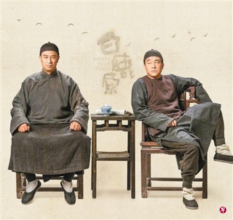 白、鹿两家合而为村,张嘉译(左)与何冰为了族长位置暗自较劲。(互联网) 白、鹿两家合而为村,张嘉译(左)与何冰为了族长位置暗自较劲。(互联网)