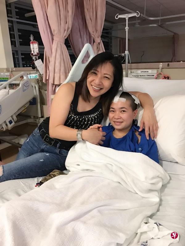 好心女雇主不离不弃,照顾女佣并为她筹款。( 网络照) 好心女雇主不离不弃,照顾女佣并为她筹款。( 网络照)
