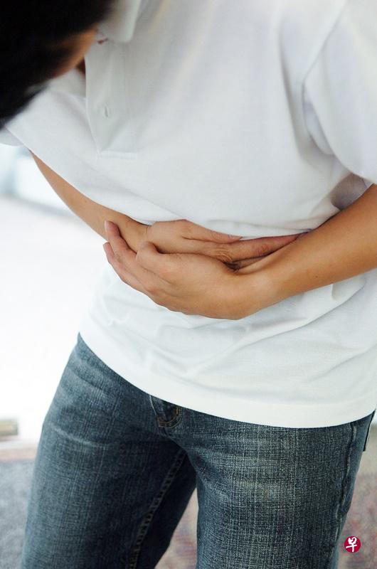 服用非甾体抗炎药来止痛,胃溃疡是最常见的副作用。(档案照) 服用非甾体抗炎药来止痛,胃溃疡是最常见的副作用。(档案照)