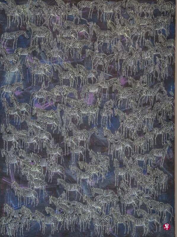 欧特龚巴耶的作品是密密麻麻的斑马，受蒙古细密画影响。