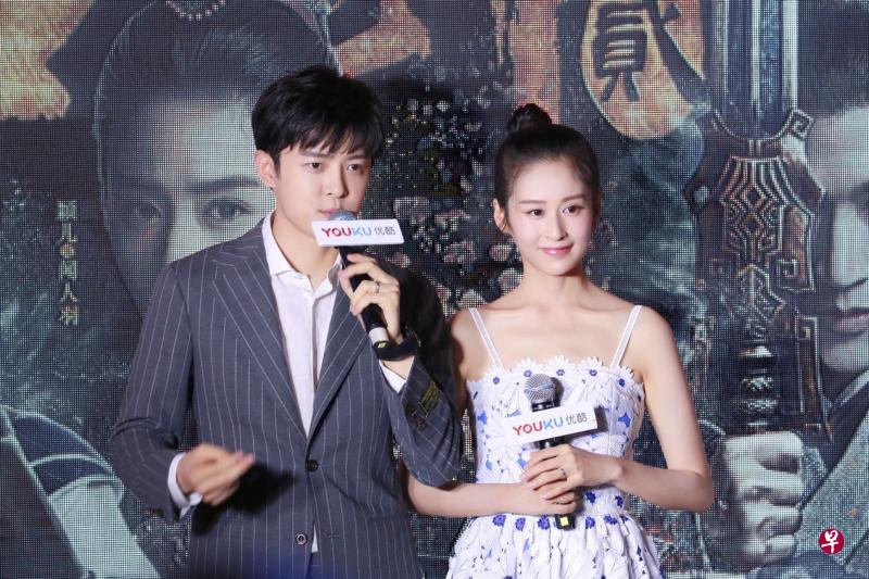 拍摄《古剑奇谭2》时,付辛博(左)和颖儿未公布恋情,如今已是育有一女的夫妻。(优酷提供) 拍摄《古剑奇谭2》时,付辛博(左)和颖儿未公布恋情,如今已是育有一女的夫妻。(优酷提供)
