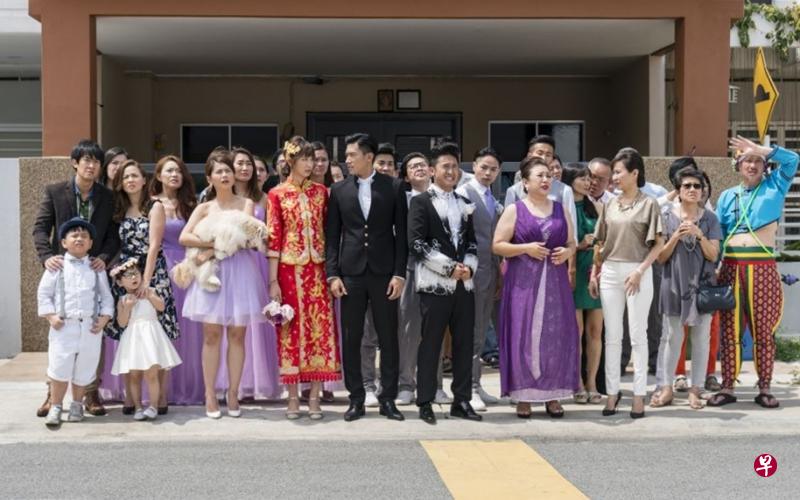 《简单的婚礼》靠俊男美女挂帅,画面养眼,影片凸显结婚不是两个人的事,而是“整村人”的事。(嘉华机构) 《简单的婚礼》靠俊男美女挂帅,画面养眼,影片凸显结婚不是两个人的事,而是“整村人”的事。(嘉华机构)