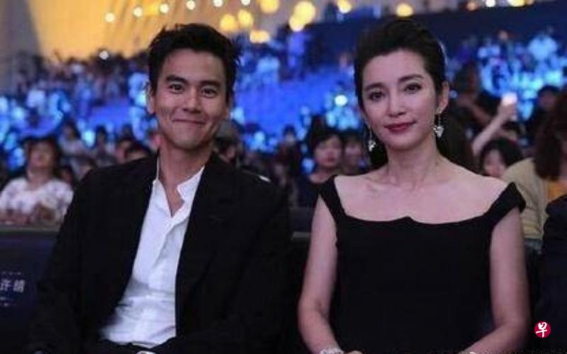 彭于晏(左)出席电影节活动时,被爆坐了李冰冰位置。(互联网) 彭于晏(左)出席电影节活动时,被爆坐了李冰冰位置。(互联网)