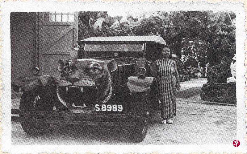 这辆虎头的汽车,是1926年永安堂总行迁至新加坡时,由胡文虎发挥创意将车头改装而成的。响着虎吼声车笛的汽车,在大街小巷免费派发样品,为虎标万金油建立忠实顾客群。(商家提供) 这辆虎头的汽车,是1926年永安堂总行迁至新加坡时,由胡文虎发挥创意将车头改装而成的。响着虎吼声车笛的汽车,在大街小巷免费派发样品,为虎标万金油建立忠实顾客群。(商家提供)